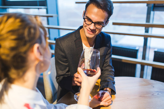Pourquoi offrir du vin à ses clients est une attention qui marque ?